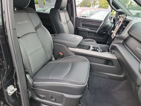 New 2026 RAM 2500 Laramie AWD/4WD image 18