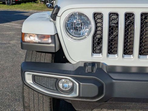 Used 2021 Jeep Gladiator Overland w/ Popular Equipment Package image 10