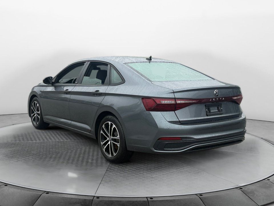 Used 2026 Volkswagen Jetta Sport FWD image 5
