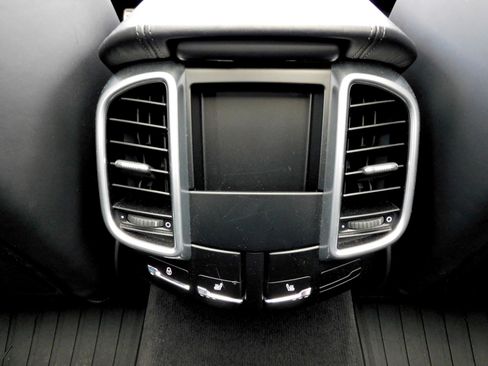 Used 2015 Porsche Cayenne Turbo image 22