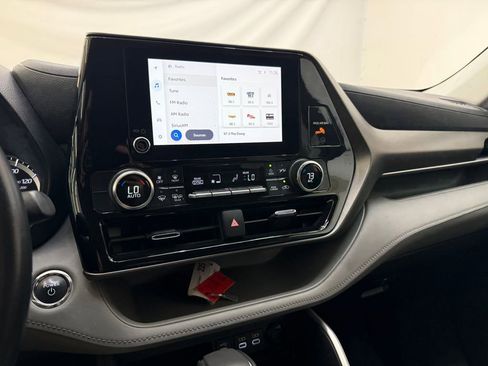 Used 2023 Toyota Highlander LE image 16