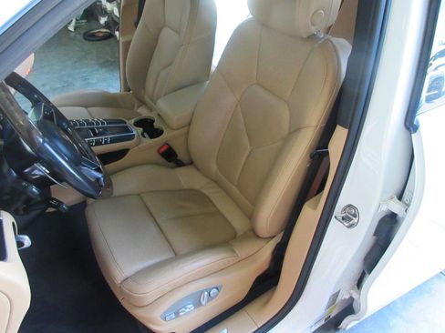 Used 2017 Porsche Macan S AWD/4WD image 10
