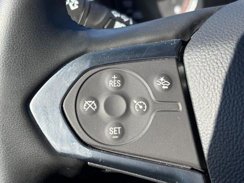 Used 2023 Chevrolet Traverse LT image 18