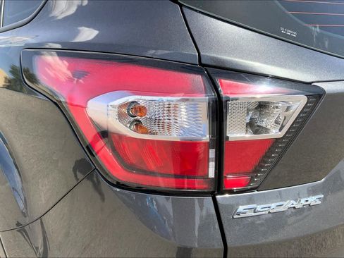 Used 2018 Ford Escape S image 28