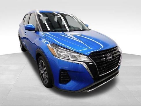 Used 2024 Nissan Kicks SV image 2