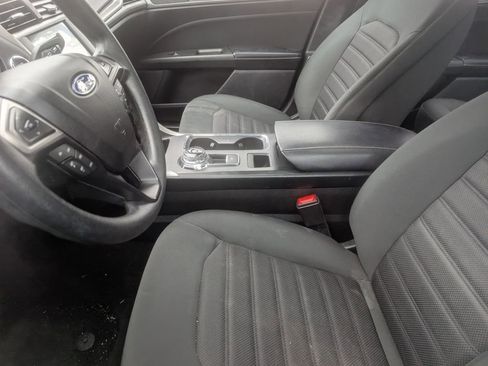 Used 2020 Ford Fusion SE image 6