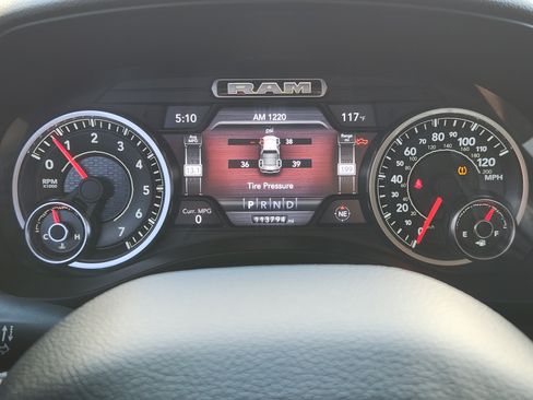 Used 2019 RAM 1500 Big Horn AWD/4WD image 17