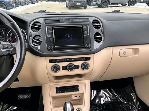 Used 2016 Volkswagen Tiguan SE image 21