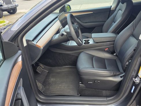 Used 2023 Tesla Model Y Long Range image 10