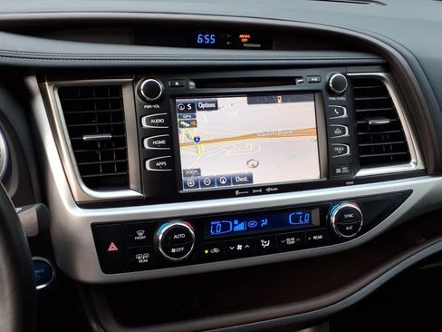 Used 2019 Toyota Highlander XLE AWD/4WD image 20