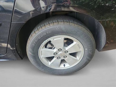 Used 2011 Chevrolet Impala LT FWD image 5