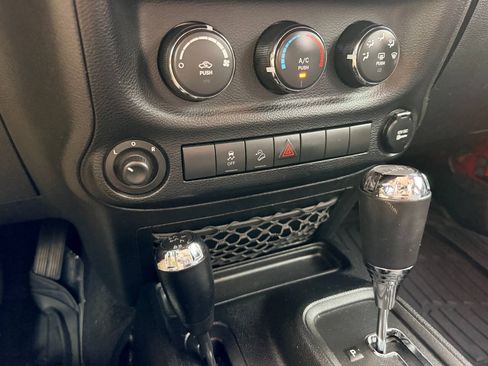 Used 2014 Jeep Wrangler Unlimited Sport AWD/4WD image 37