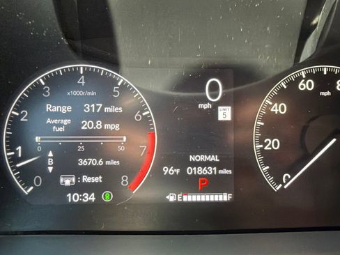 Used 2025 Honda Pilot Touring image 13