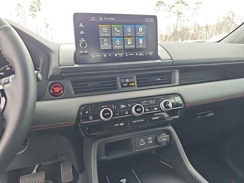 Used 2025 Honda Pilot TrailSport image 21