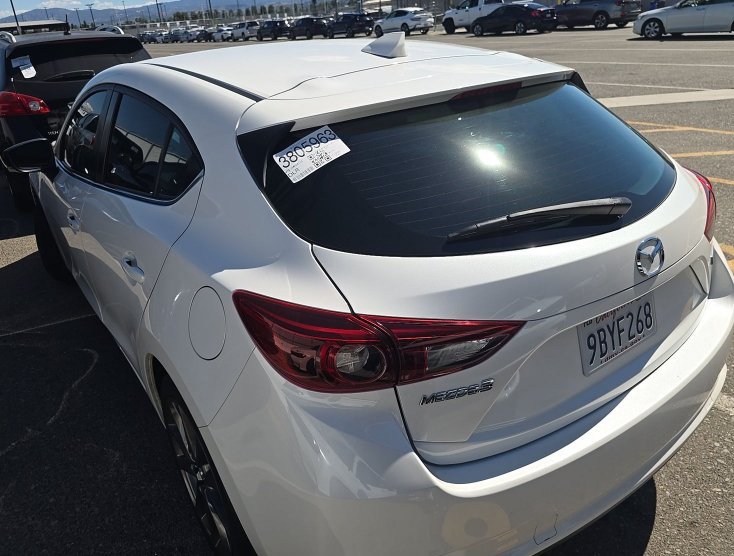 Used 2018 MAZDA MAZDA3 Grand Touring w/ Premium Equipment Package FWD image 3
