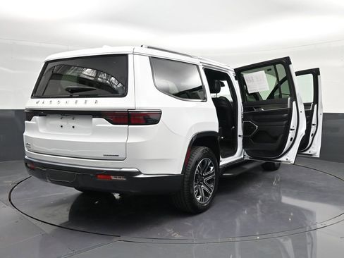 Used 2022 Jeep Wagoneer Series III image 37