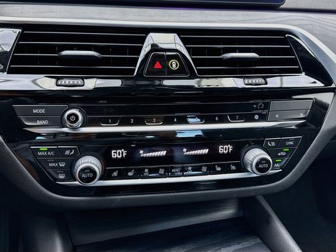 Used 2021 BMW 530e w/ Luxury Seating Package RWD image 12