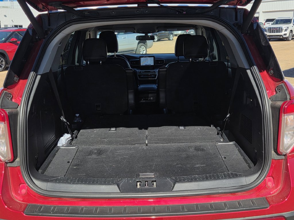 Used 2022 Ford Explorer XLT w/ Equipment Group 202A AWD/4WD image 28
