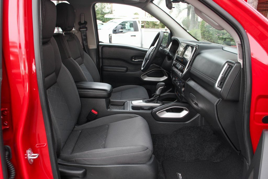 Used 2025 Nissan Frontier SV AWD/4WD image 34
