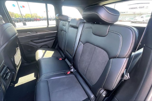 New 2026 Jeep Grand Cherokee Altitude AWD/4WD image 10