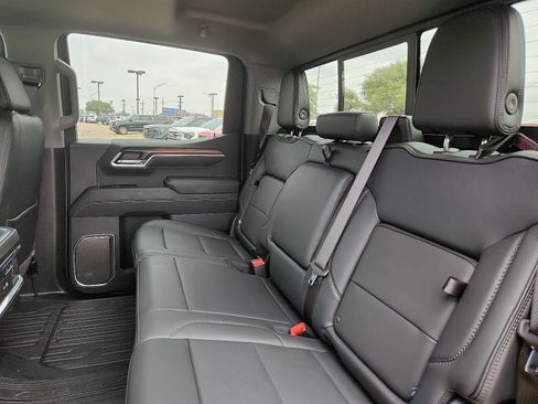 Used 2025 GMC Sierra 1500 Denali AWD/4WD image 11