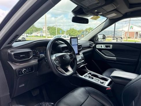 Used 2023 Ford Explorer Limited w/ Limited Technology Package AWD/4WD image 9