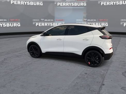 Used 2023 Chevrolet Bolt EUV LT w/ Convenience Package FWD image 5