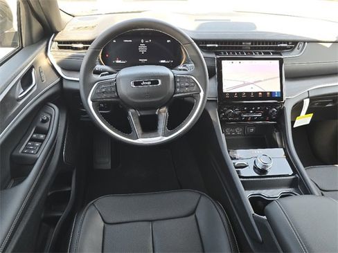 New 2025 Jeep Grand Cherokee Limited w/ Luxury Tech Group II image 6