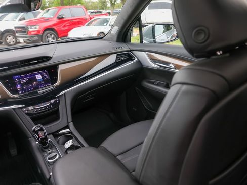 Certified 2025 Cadillac XT6 Premium Luxury w/ Platinum Package AWD/4WD image 28