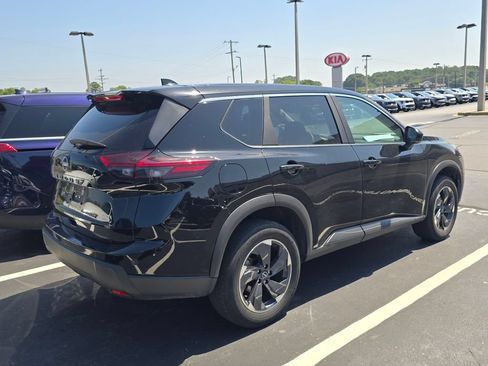 Used 2025 Nissan Rogue SV FWD image 9