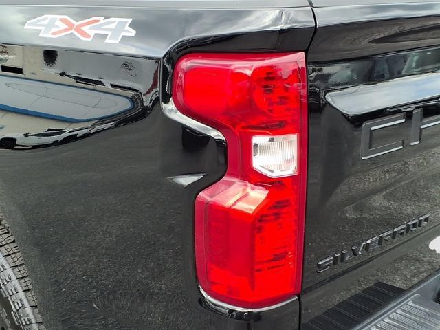 Used 2026 Chevrolet Silverado 1500 Custom w/ Turbomax Blackout Package AWD/4WD image 10