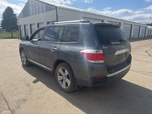 Used 2012 Toyota Highlander Limited w/ Tow Pkg AWD/4WD image 4