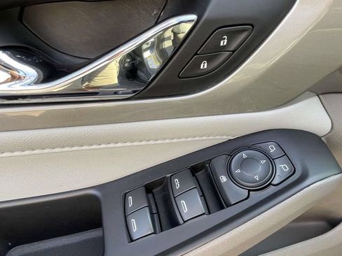 Certified 2020 Chevrolet Traverse LT FWD image 16