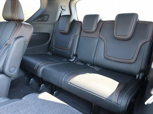 New 2026 Nissan Armada SL w/ Captain's Chari Seat Package AWD/4WD image 10