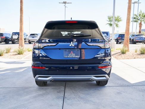 Used 2025 Mitsubishi Outlander SE image 7