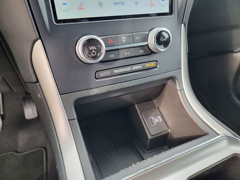 Used 2023 Ford Edge SEL w/ Sport Appearance Package image 33