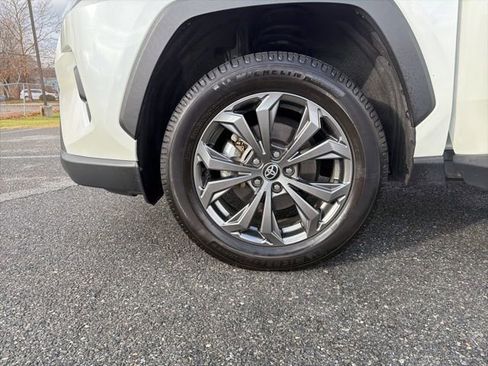 Used 2022 Toyota RAV4 XLE Premium image 26
