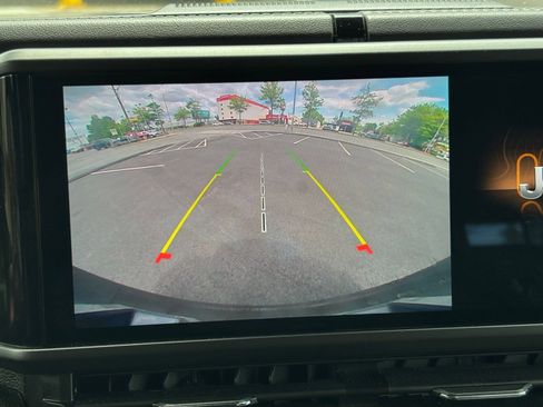 Used 2025 Jeep Wrangler Unlimited Sahara AWD/4WD image 21