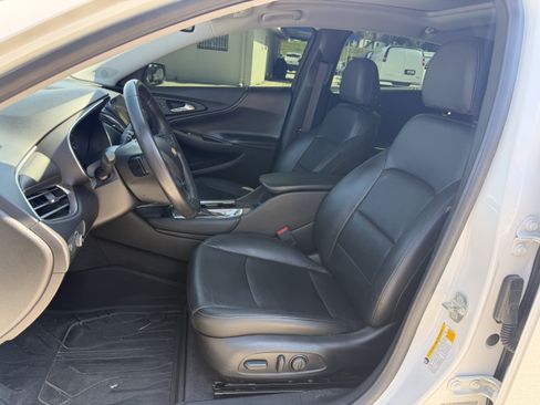 Used 2018 Chevrolet Malibu LT w/ Leather Package FWD image 12