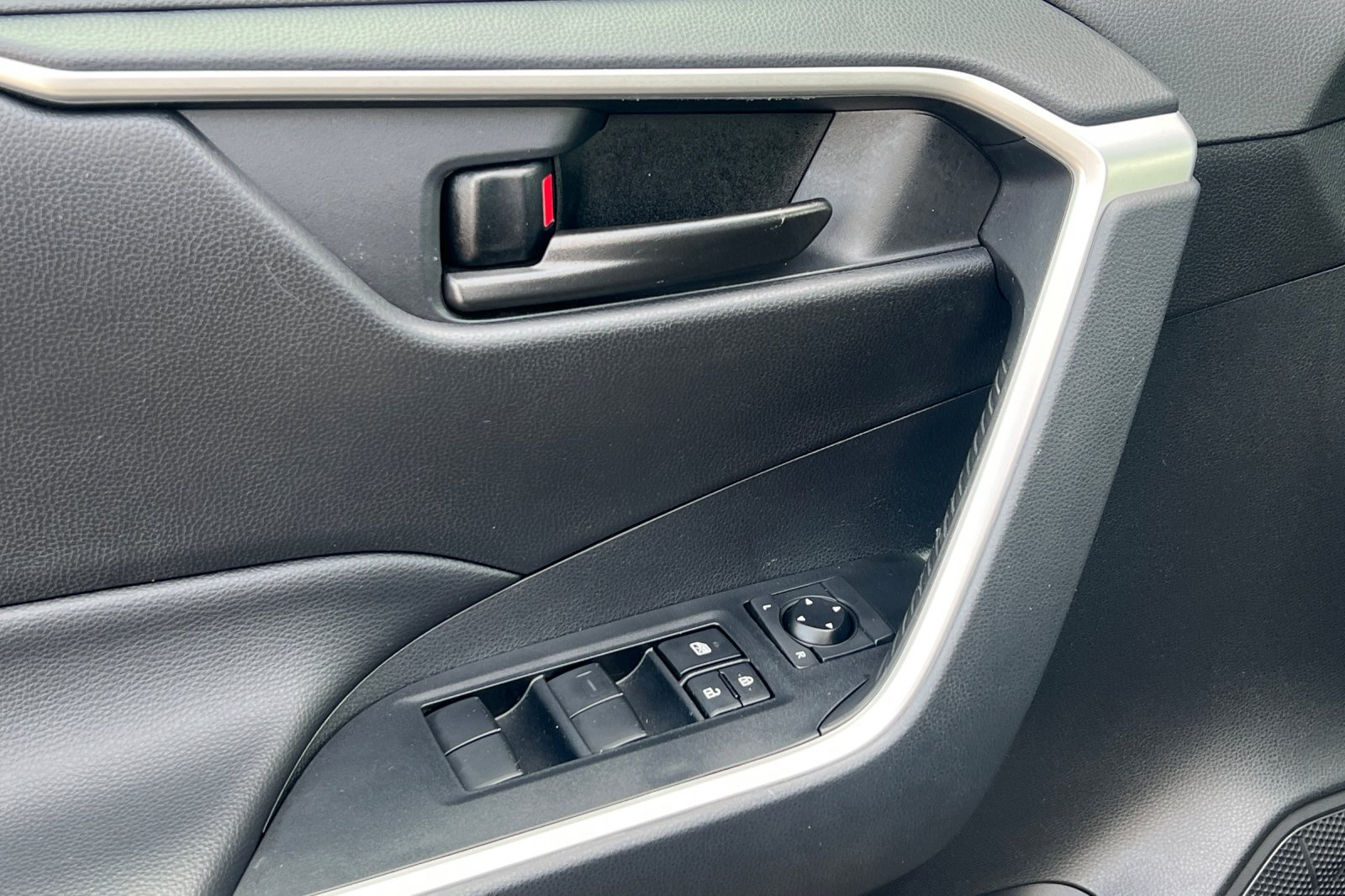 Certified 2023 Toyota RAV4 LE AWD/4WD image 11