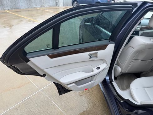 Used 2016 Mercedes-Benz E 350 Sedan w/ Premium Package image 13