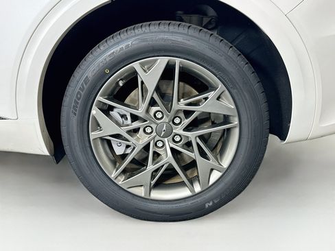 Used 2025 Genesis GV70 2.5T AWD/4WD image 11