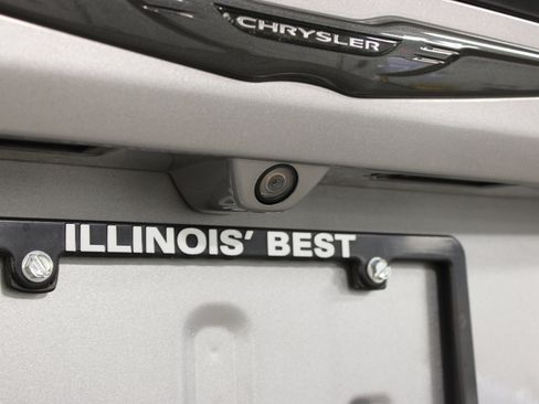 Used 2020 Chrysler Pacifica Touring-L Plus FWD image 11