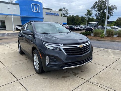 Used 2022 Chevrolet Equinox LT FWD image 2