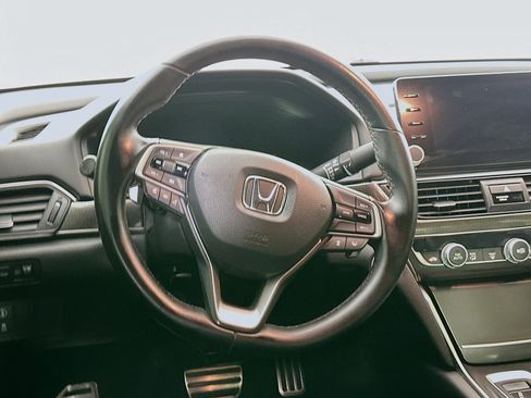 Used 2018 Honda Accord Sport image 18
