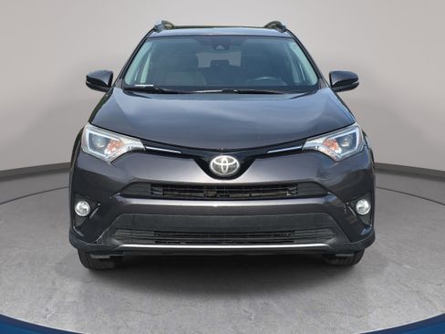 Used 2017 Toyota RAV4 XLE FWD image 2