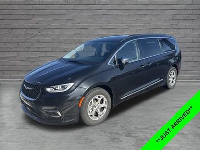 Used 2023 Chrysler Pacifica Limited