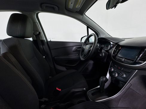 Used 2017 Chevrolet Trax LS FWD image 25