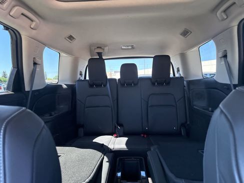Used 2025 Nissan Pathfinder SL w/ SL Premium Package FWD image 22