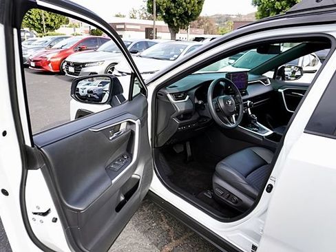 Used 2024 Toyota RAV4 XSE w/ Weather Package AWD/4WD image 38